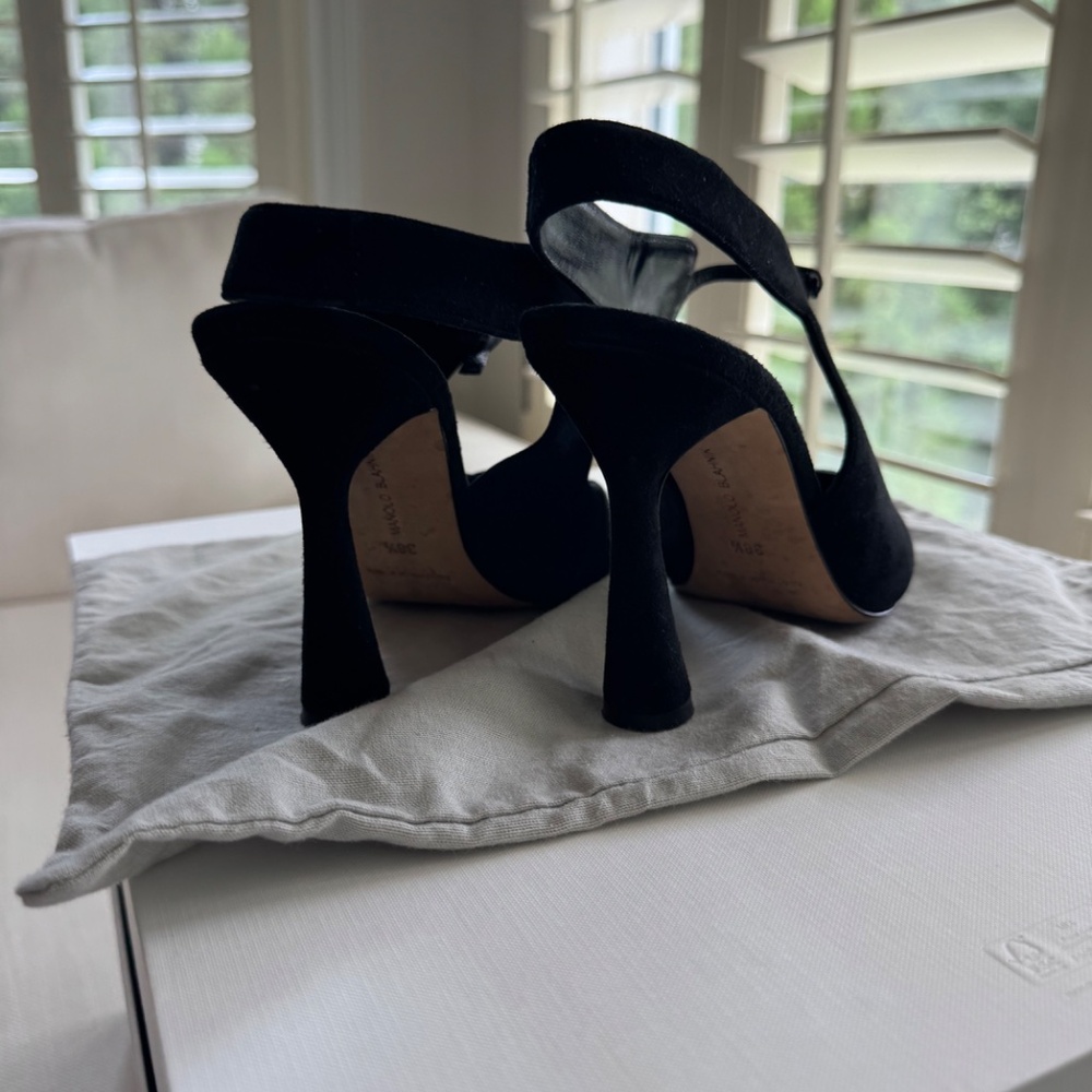 Manolo Blahnik limited edition suede pointed toe mary Jane heel - Picture 4 of 11